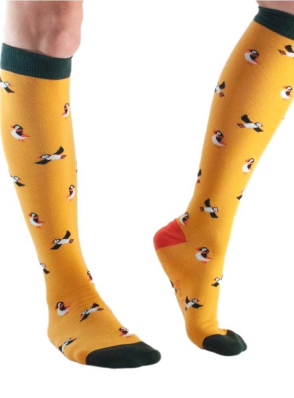 Knästrumpor av bambu Gold Puffin med ekologisk bomull, handkettlad tå från Doris & Dude