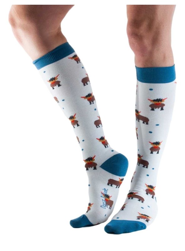 Knästrumpor av bambu Highland Cow med ekologisk bomull, handkettlad tå från Doris & Dude